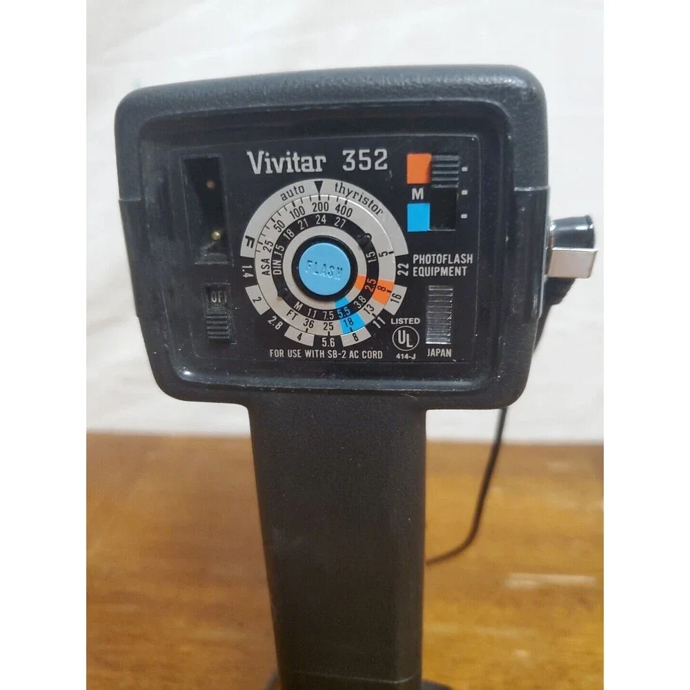 Vivitar 352 Electronic Handle Mount Flash Automatic Untested